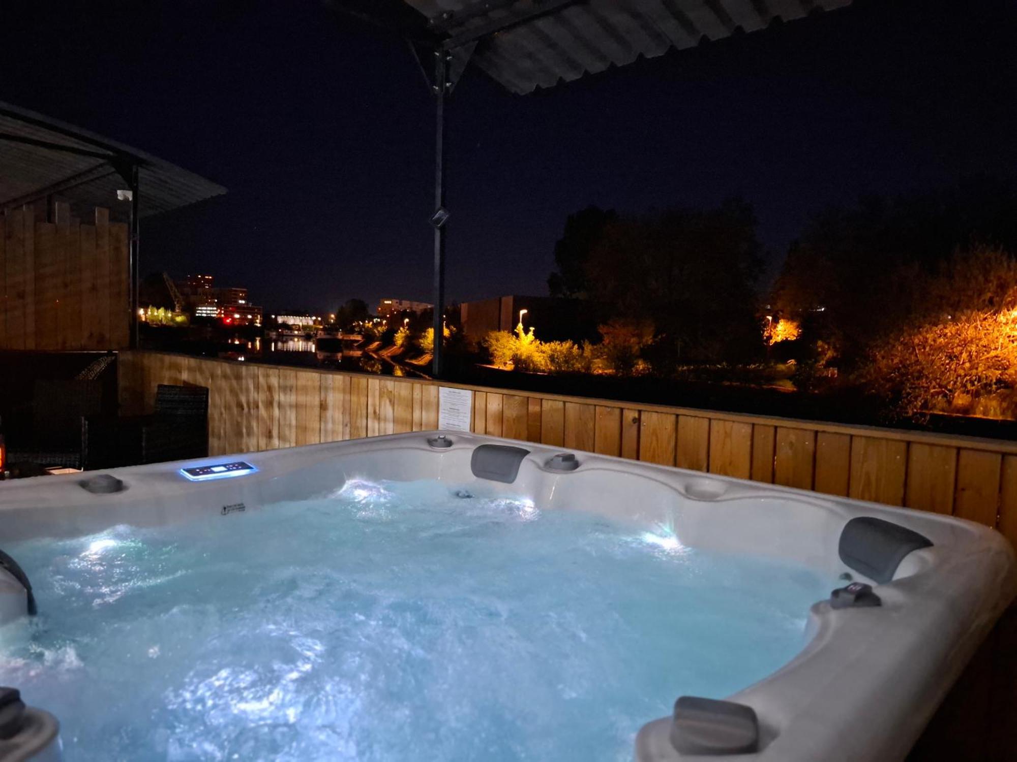 Apartmán La Peniche De Fabrice Avec Jacuzzi Privatif Štrasburk Exteriér fotografie