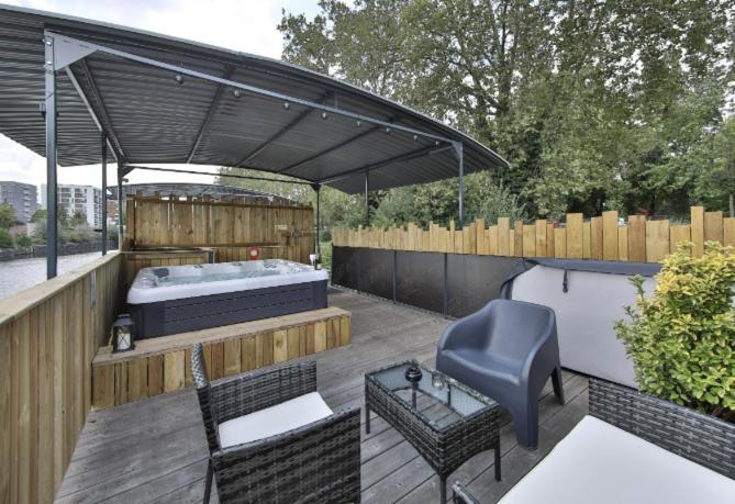 Apartmán La Peniche De Fabrice Avec Jacuzzi Privatif Štrasburk Exteriér fotografie