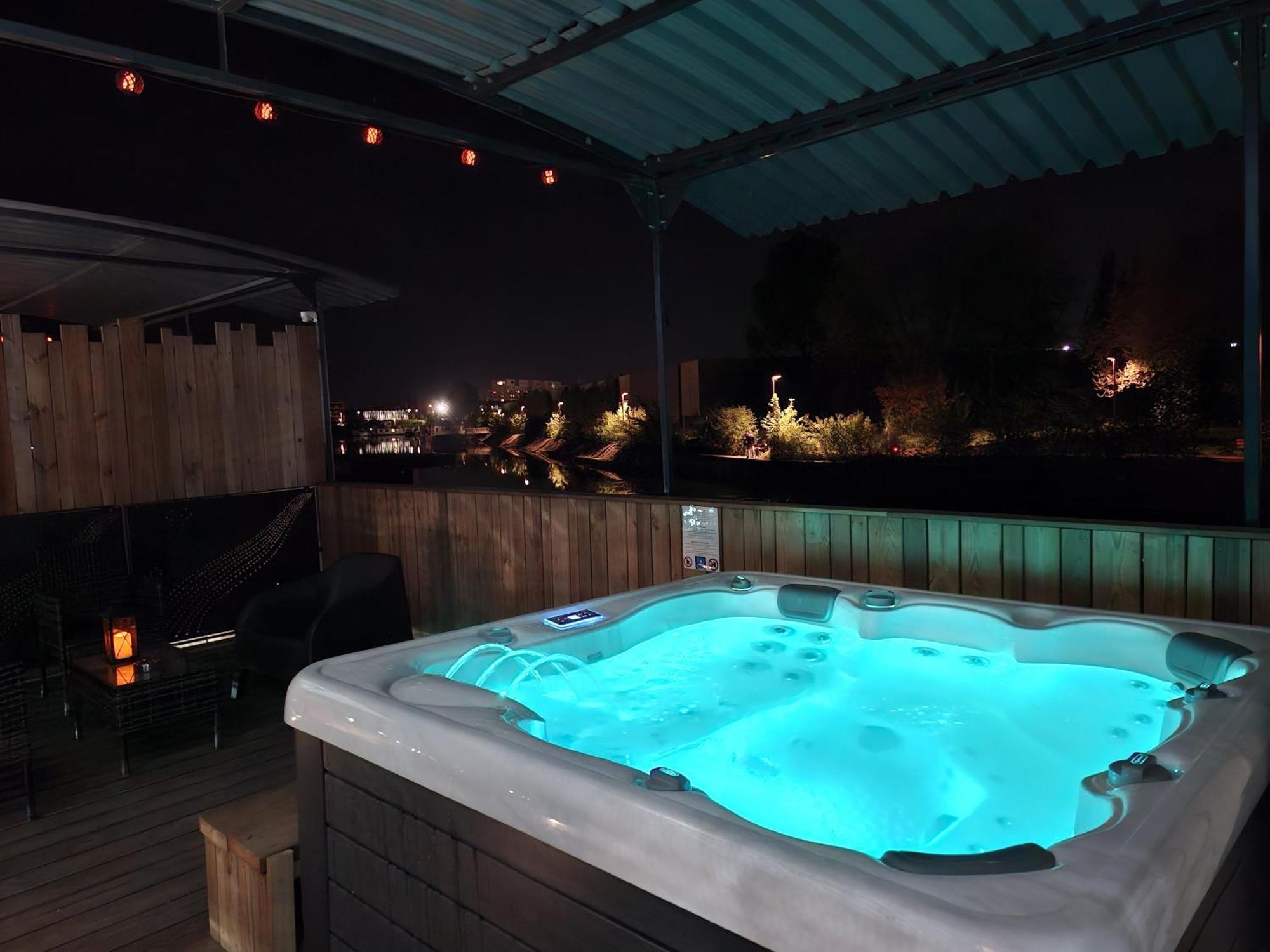 Apartmán La Peniche De Fabrice Avec Jacuzzi Privatif Štrasburk Exteriér fotografie
